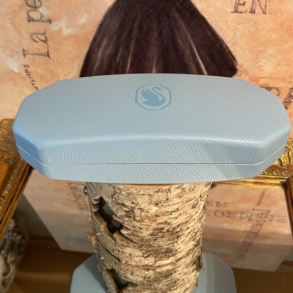 New Swarovski Beautiful Clamshell Swan Logo Light Blue Eyeglass Case
